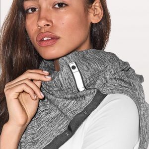 NWT Lulu Lemon Vinyasa Scarf - Grey